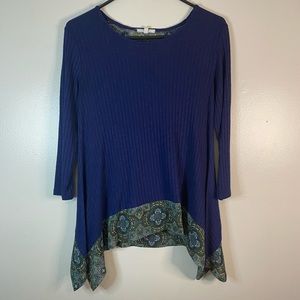 - Ava James blue blouse with paisley print hem and peekaboo in back size s…